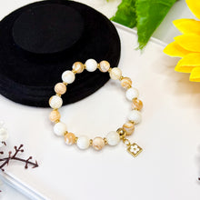 Load image into Gallery viewer, Vanilla Milk (Cream Trochus, White Trochus) Crystal Bracelet