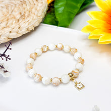 Load image into Gallery viewer, Vanilla Milk (Cream Trochus, White Trochus) Crystal Bracelet
