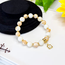 Load image into Gallery viewer, Vanilla Milk (Cream Trochus, White Trochus) Crystal Bracelet
