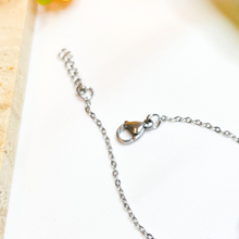 Load image into Gallery viewer, Princess Delphine (Green Jade, Freshwater Pearls) Clover Stainless Steel Slider Crystal Bracelet
